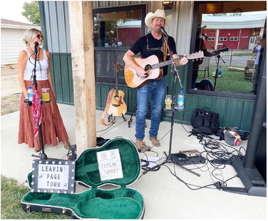 COUNTRY MUSIC HUSBAND-AND-WIFE DUO “Leavin’ ….